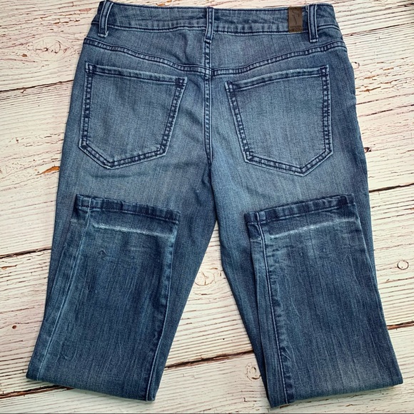 Vera Wang Denim Capri - Picture 4 of 7